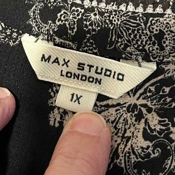 MAX STUDIO LONDON – Black Floral Blouse (1X) - Picture 2 of 11